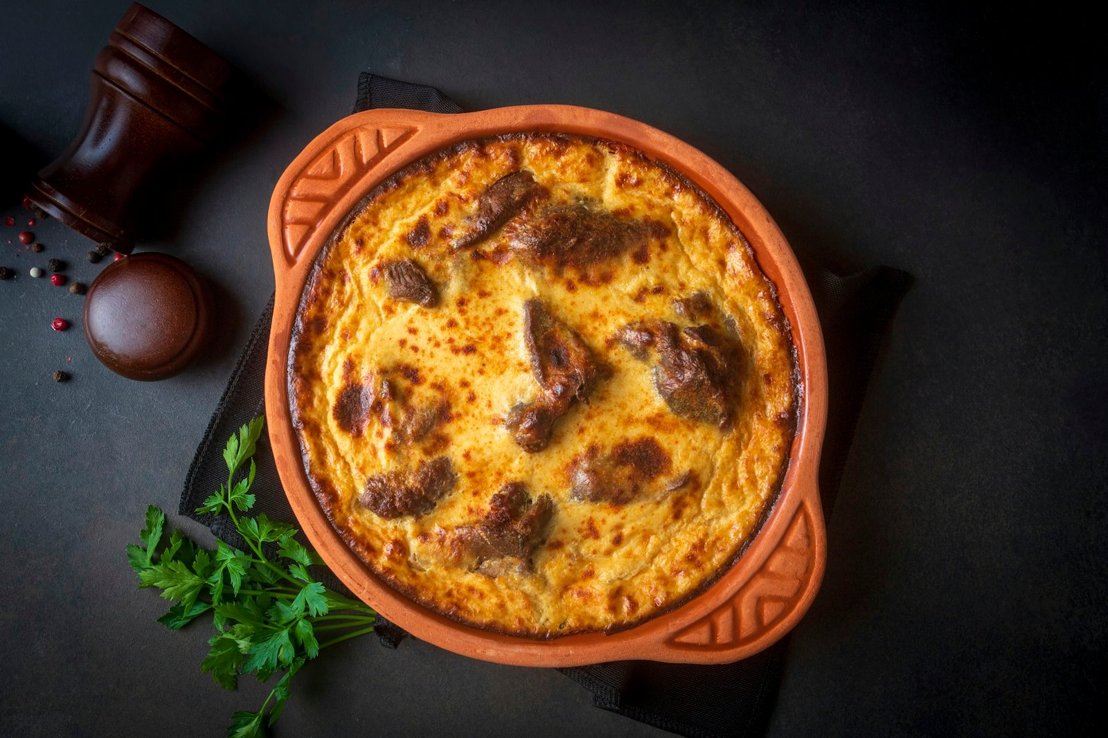 Albanian dish of baked lamb and rice with yoghurt. Turkish name; Elbasan tava